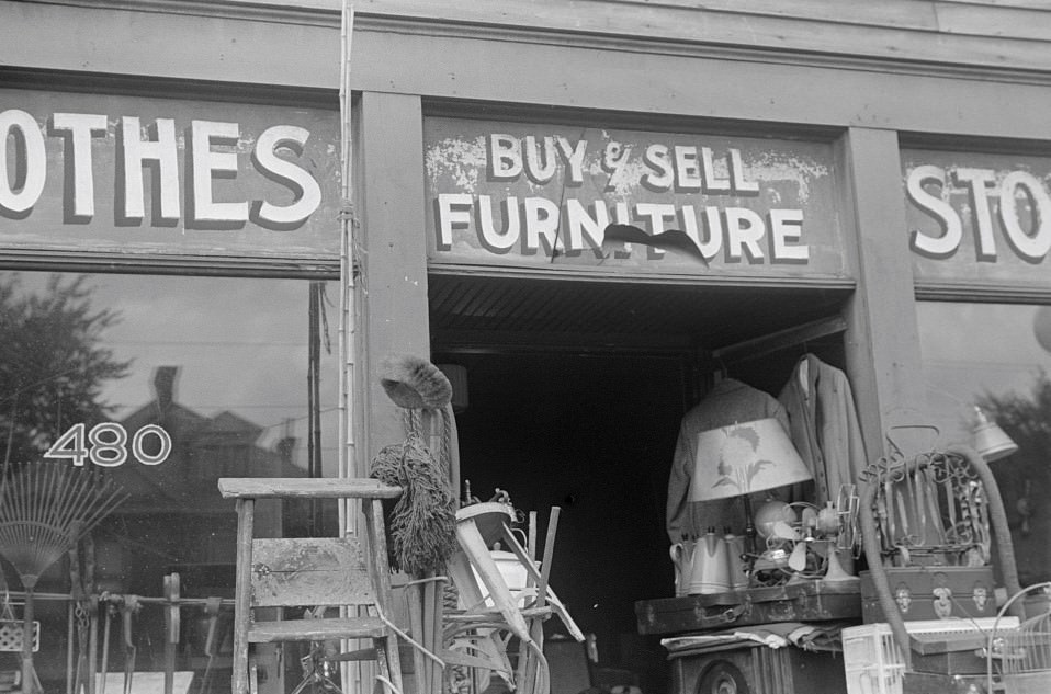 Secondhand furniture store in Columbus, Ohio, August 1938.