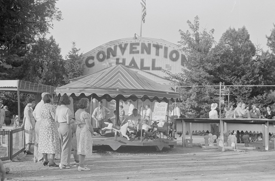 Scenic view at Buckeye Lake Amusement Park, Columbus, Ohio, 1938.