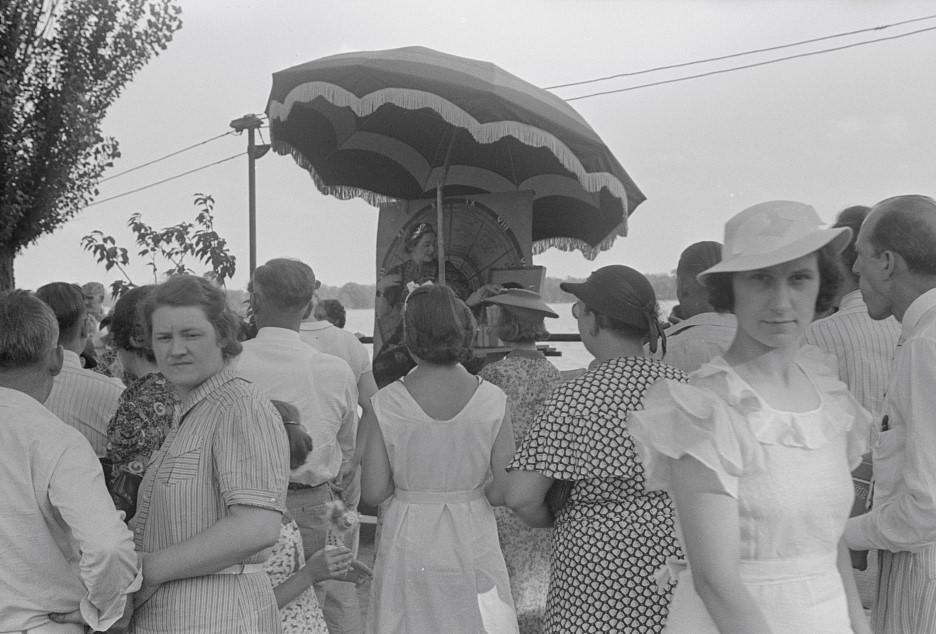 View of Buckeye Lake Amusement Park, Columbus, Ohio, 1938.