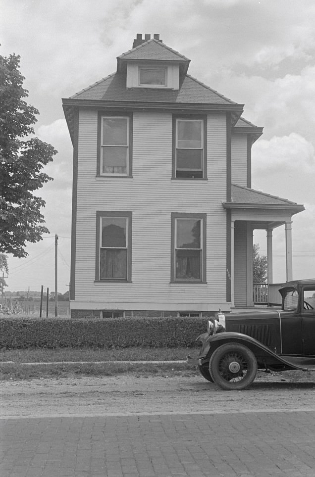 Worker homes at Hartman Farms, near Columbus, Ohio, 1938.