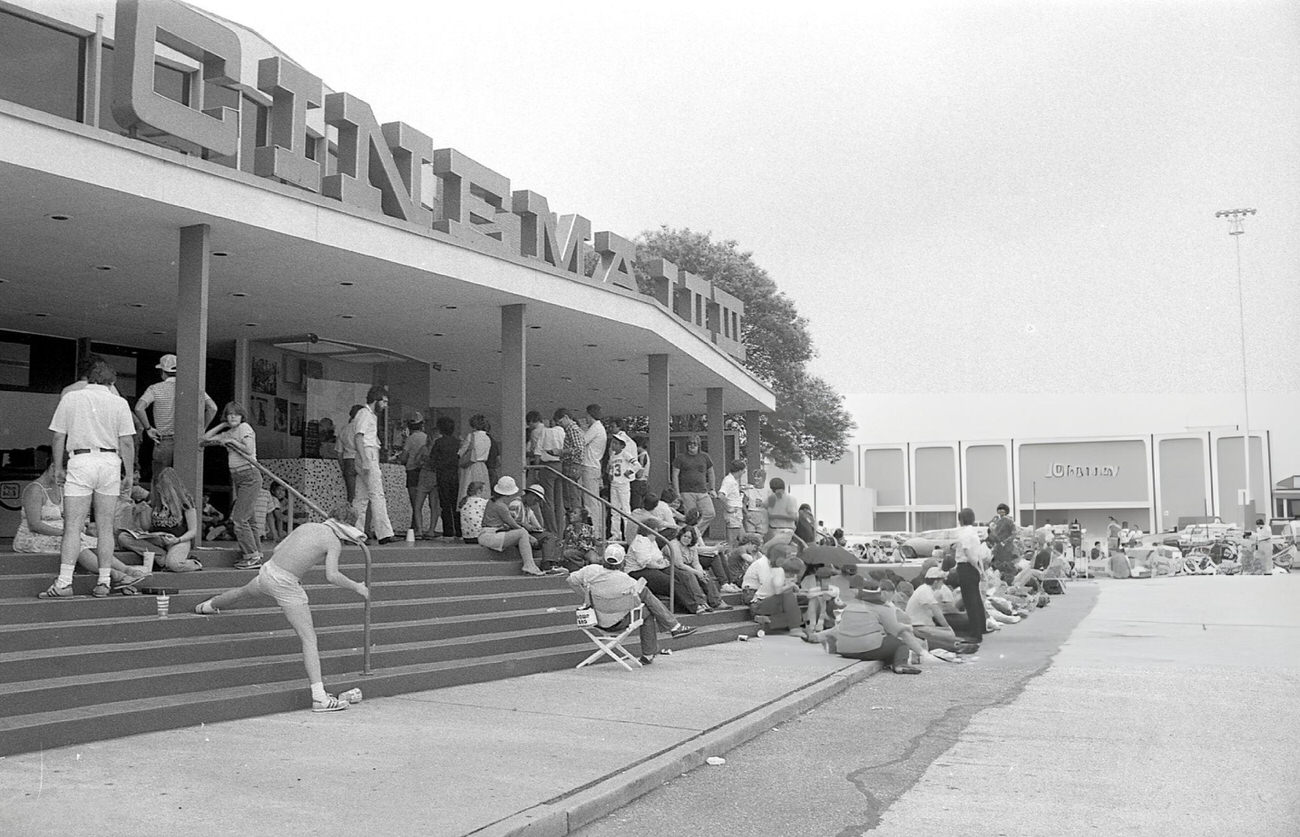 Life in Houston during the 1980s from Street Scenes to Skyline Changes in Vivid Photos