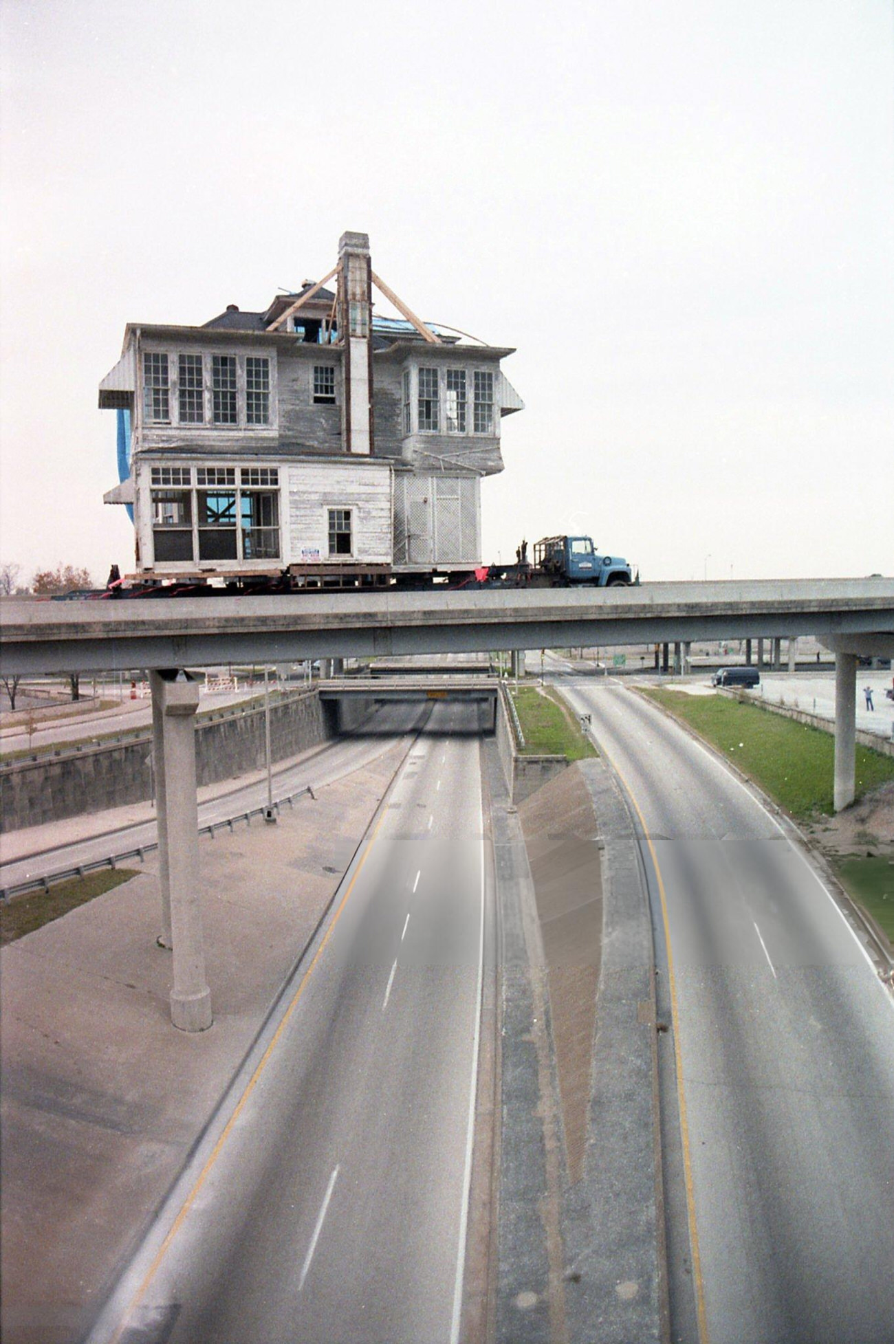 Crews move two sections of a home from Westmoreland Street in Montrose to Sam Houston Park, Houston, Texas, December 14, 1986.