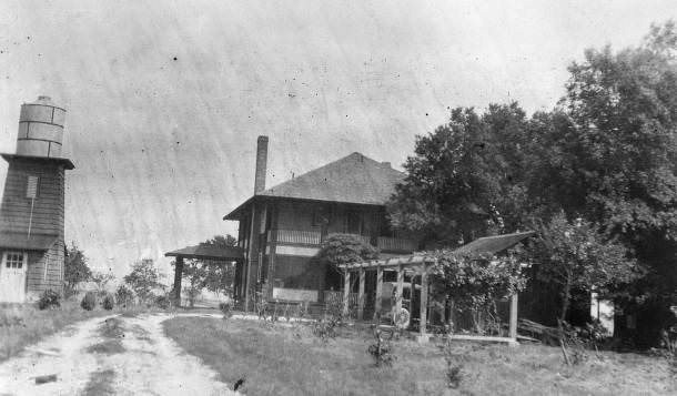 Filson home at 835 Bayridge with water well and pump, 1890s