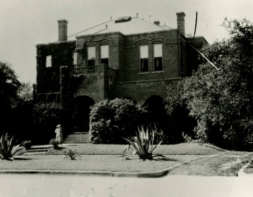 Jedidiah Porter Waldo house and garden, Houston, circa 1900s.