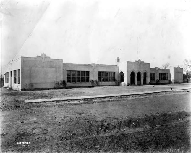 Oblique view of Robert E. Lee High School, Houston, 1919