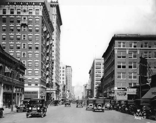 800 block of Main Street with automobiles and Bender Hotel, Houston, 1920s
