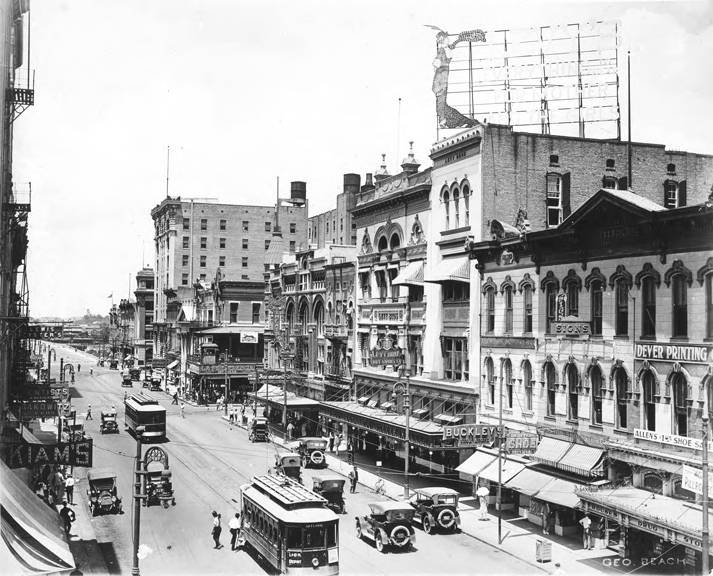Main Street north from Preston Avenue, Houston, 1915.