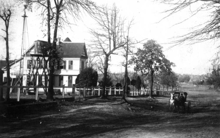Country road next to a house in Henderson, 1895
