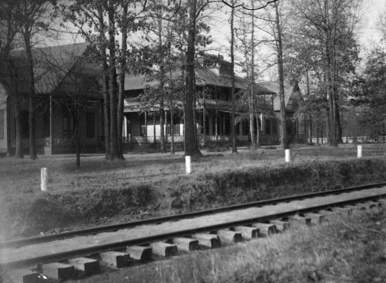 Cotton Belt Railroad Hospital in Tyler with train tracks, 1895