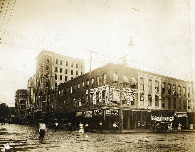 Corner of Preston and Main Streets, Houston, 1906.