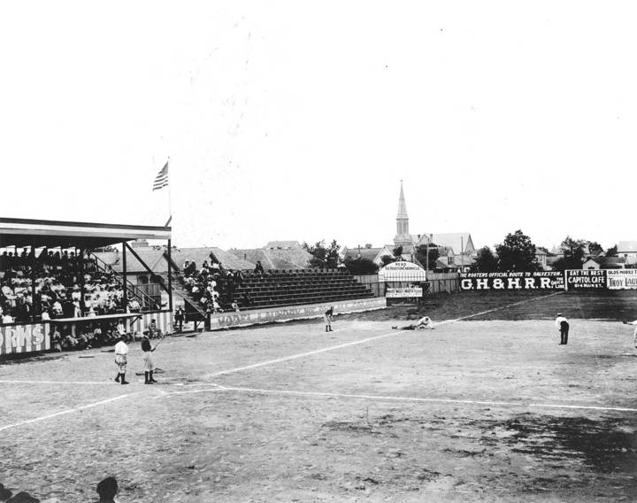 Baseball game between Fats and Leans at West End Park, 1910.