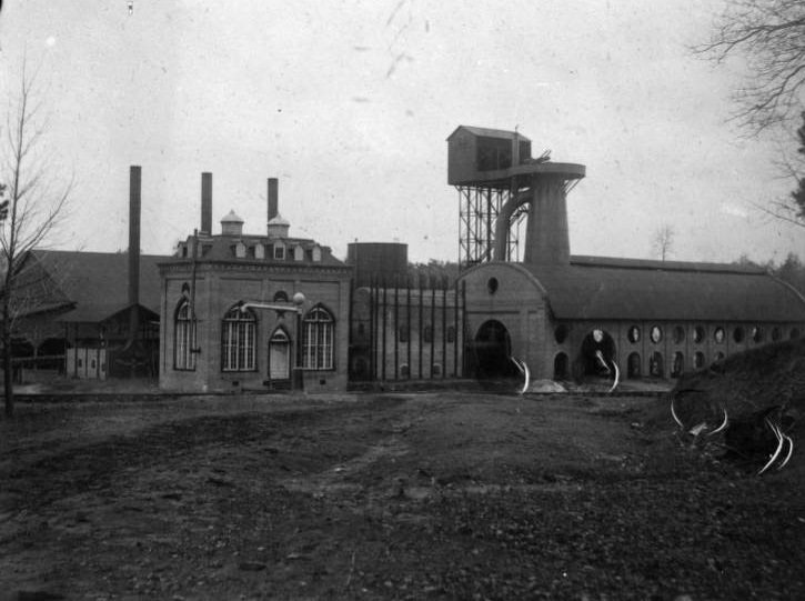 Industrial buildings in Rusk, 1896.