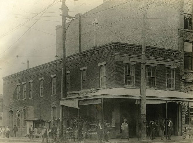 First National Bank and adjacent old House Bank, 1902.