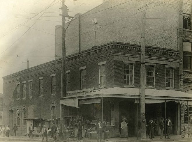 First National Bank and adjacent old House Bank, 1902.