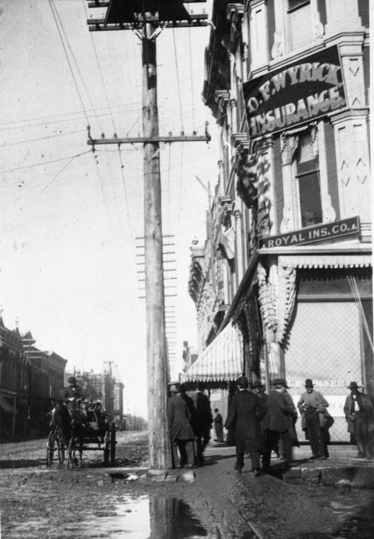 Close-up of Travis Street in Sherman, 1897