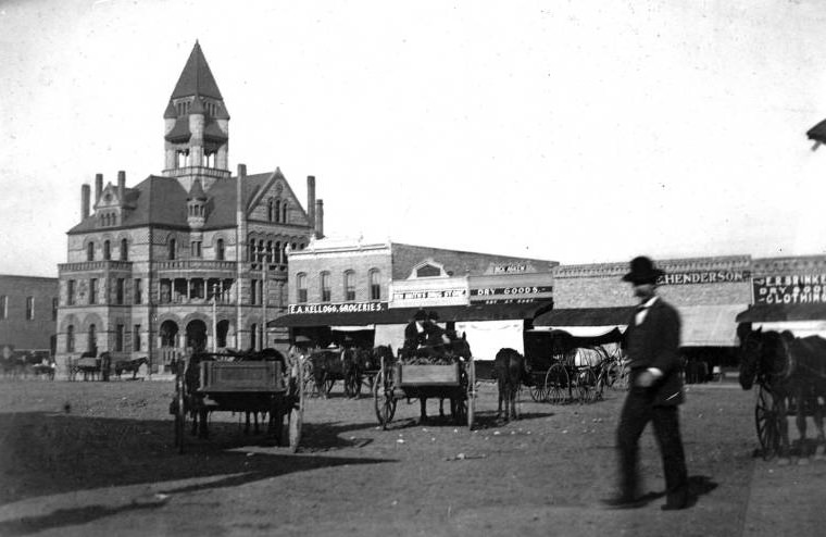 Street scene and courthouse in Sulphur Springs, 1897