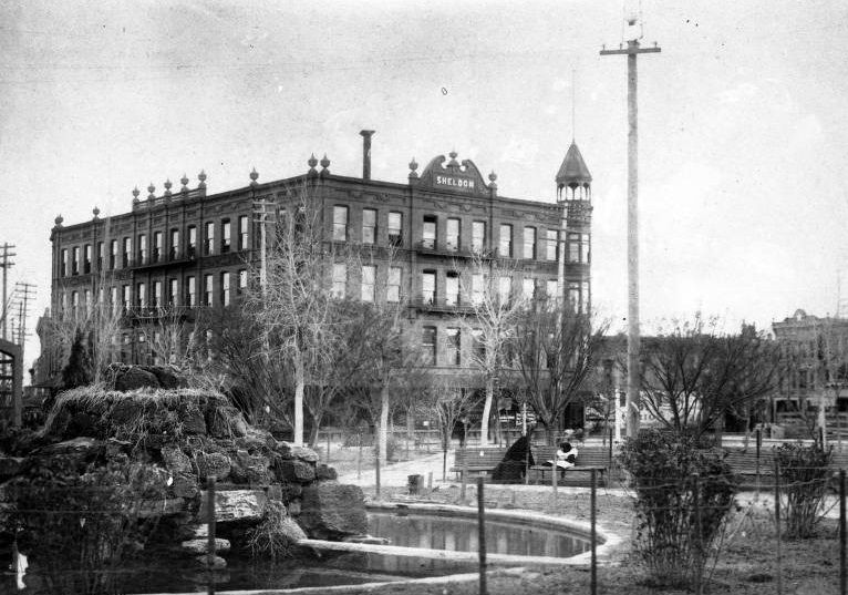 Sheldon Building at El Paso with a park, 1897