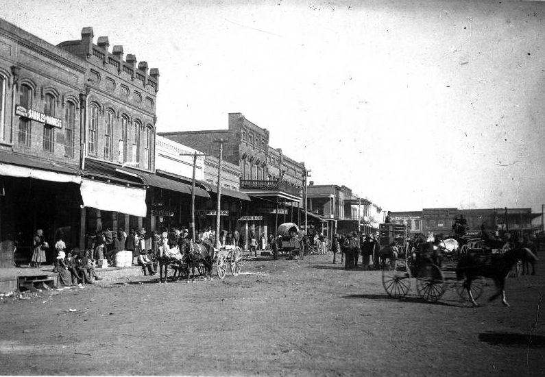 Street scene in Marshall, 1895