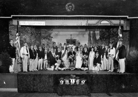 Monoprakton Drama group portrait, 1932.