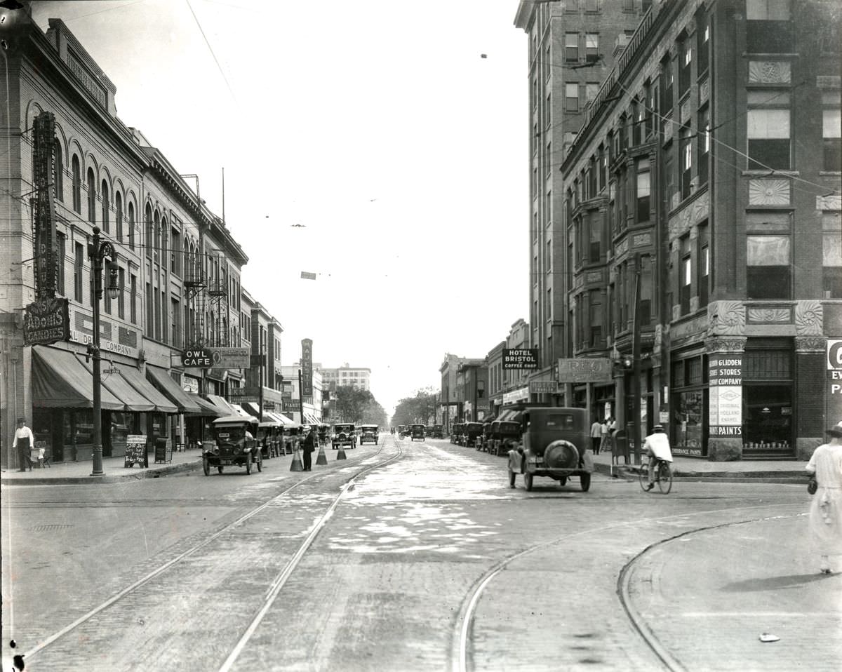700 block of Travis Street, Houston, 1923
