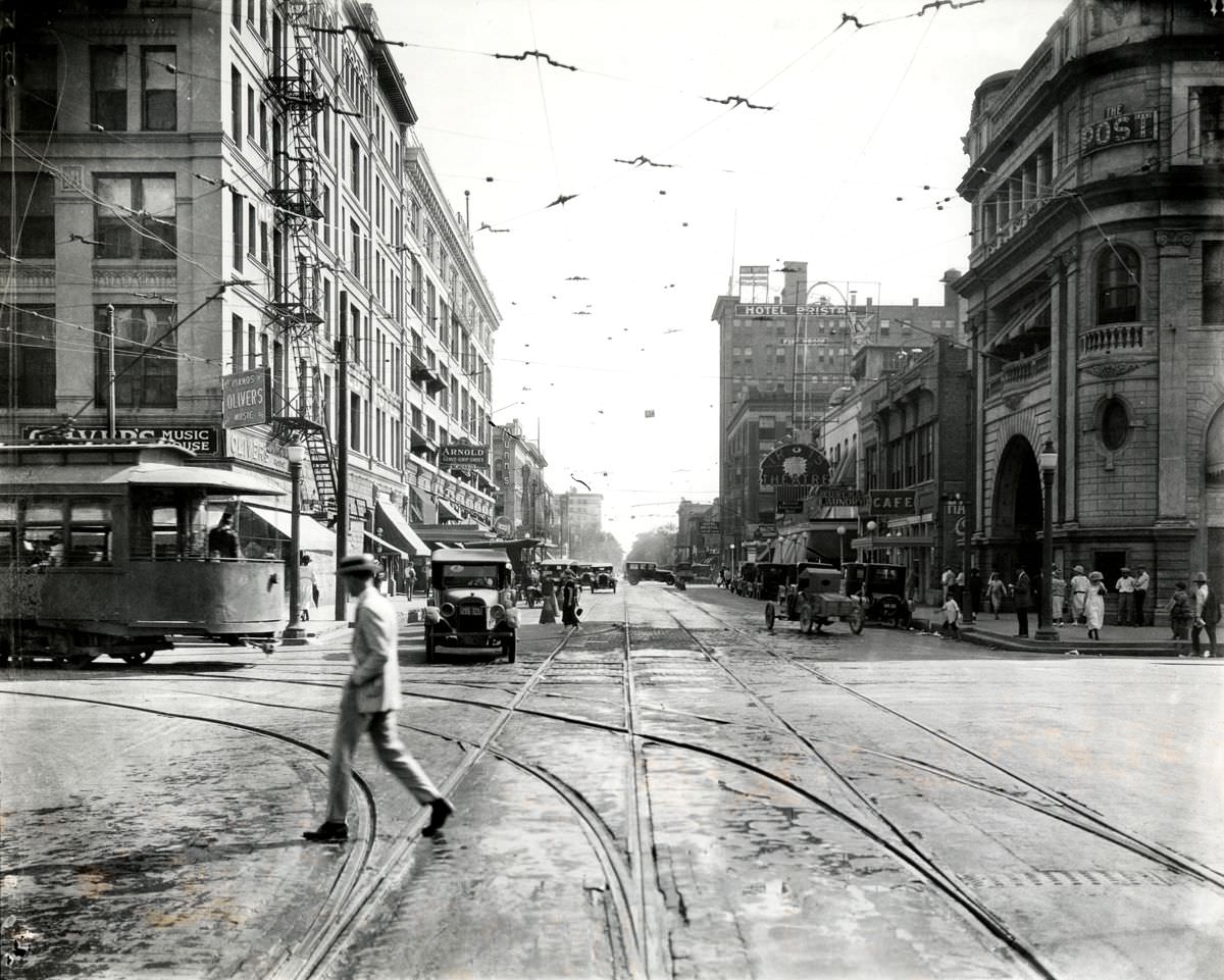 Travis Street south view from Texas Avenue, Houston, 1920.