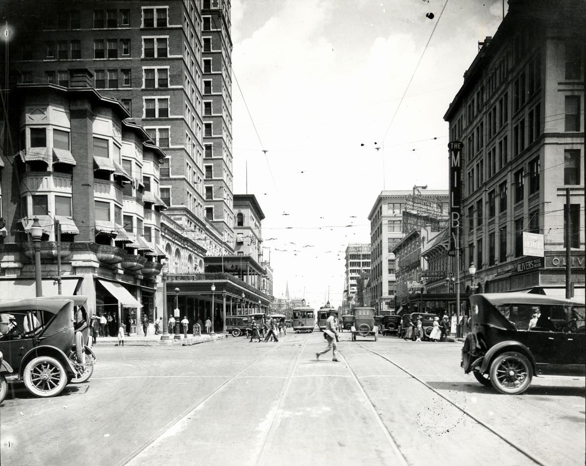 900 block of Texas Avenue, east view, Houston, 1920.