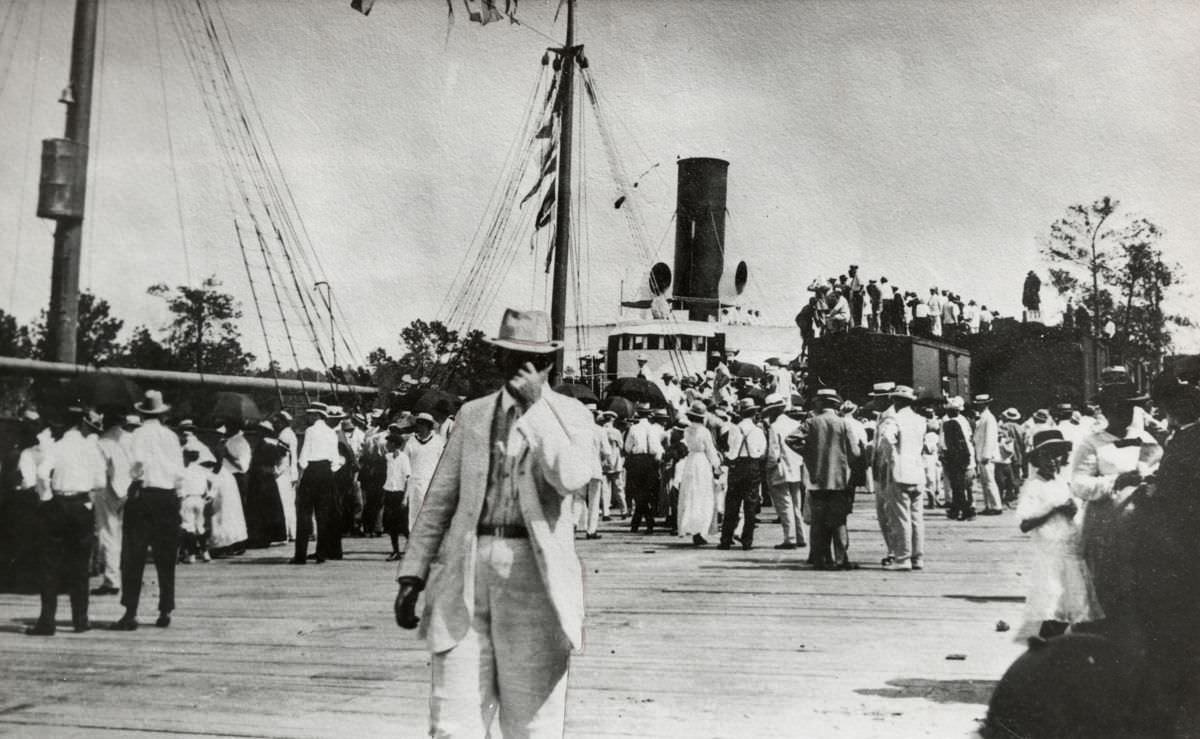 Saltilla at Houston Ship Channel's second opening, 1915.