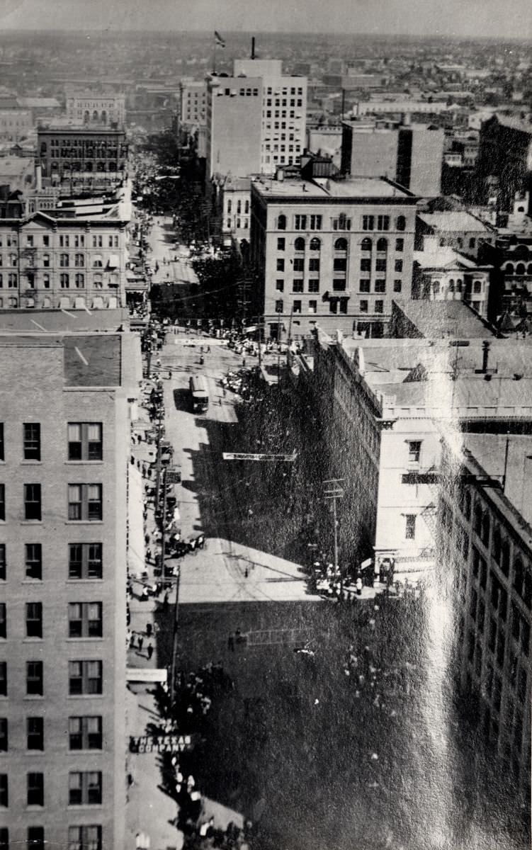 800 block of Main Street, north view, Houston, 1923.