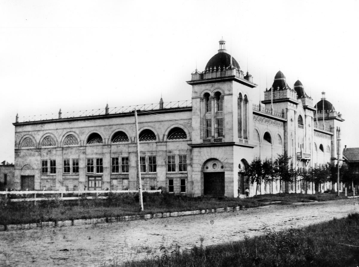Auditorium Public Hall on Main Street, Houston, 1895.