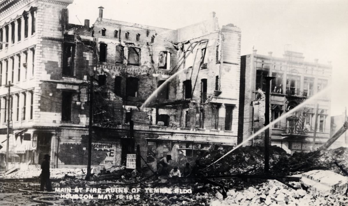 Temple Building fire ruins on Main Street, Houston, 1912