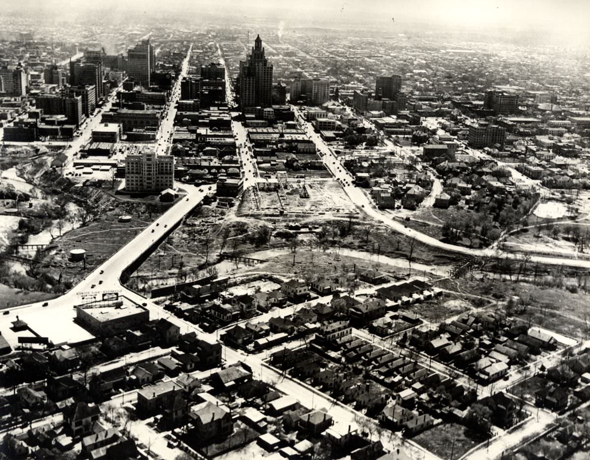 Esperson building aerial view, Houston, 1927.