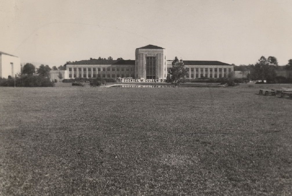 Exterior view of Ezekiel Cullen Building, Houston, 1950