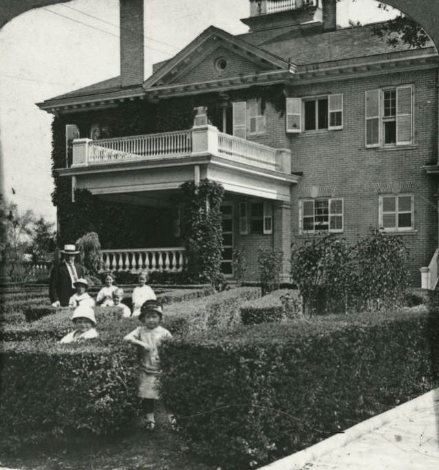 Harris Masterson house with maze garden, Houston, circa 1900s.
