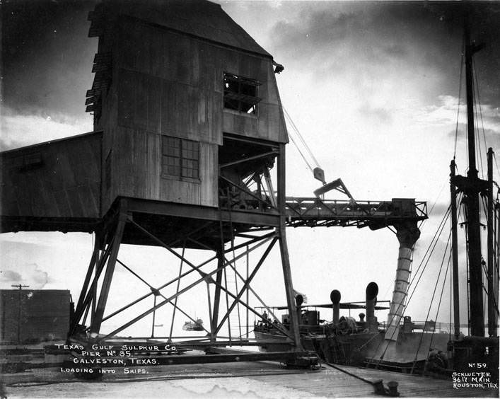 Loading ships with sulphur at Texas Gulf Sulphur Company, 1930s