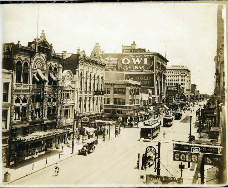 Main Street south from Preston Ave., Houston, 1915.