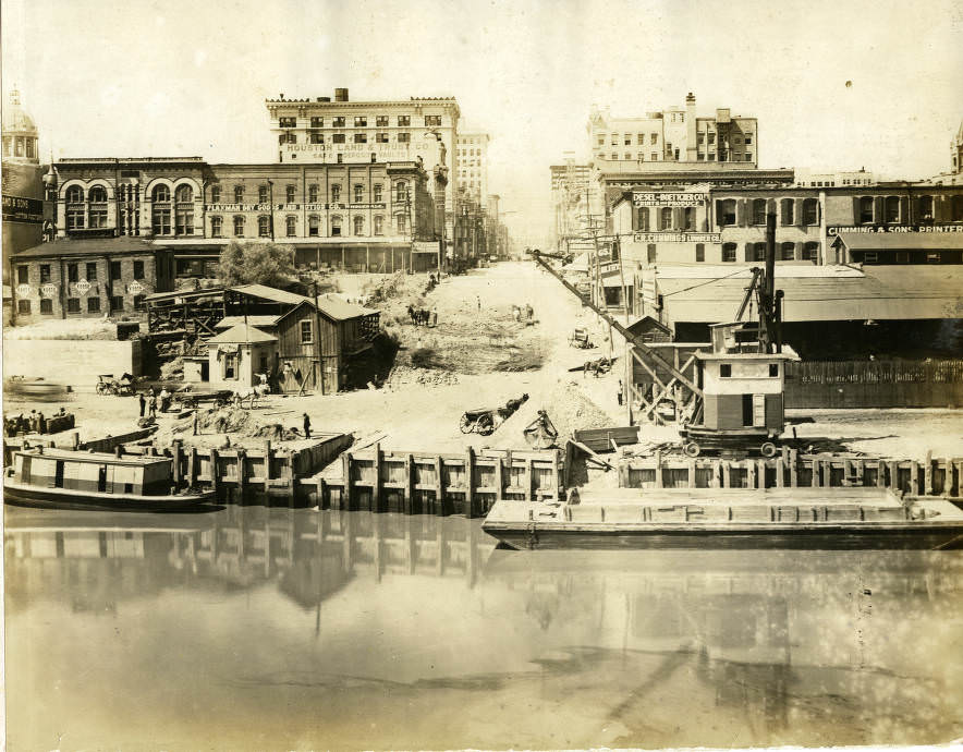 Main Street south from Buffalo Bayou, Houston, 1910.