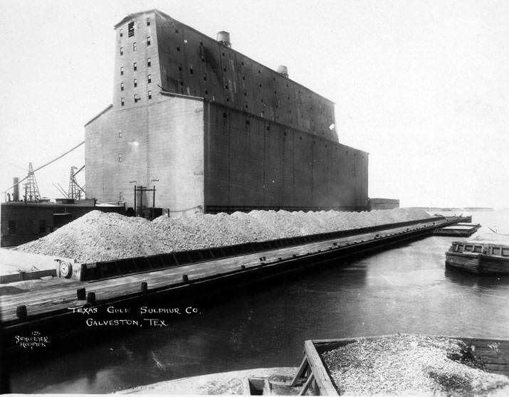 Texas Gulf Sulphur Company port scene, 1924.