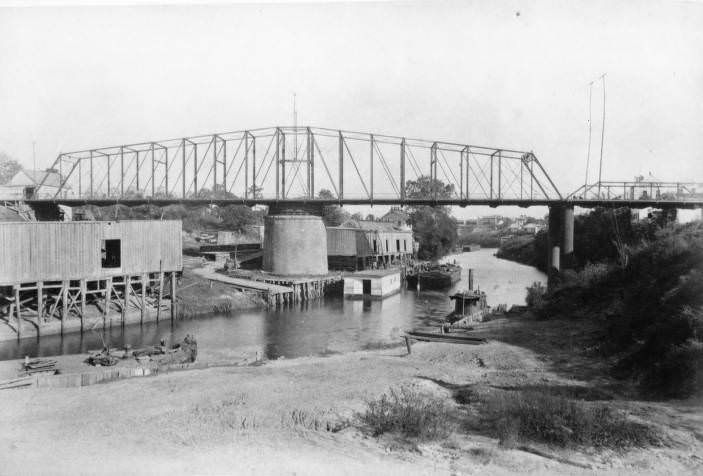 San Jacinto Street bridge, Houston, 1880s