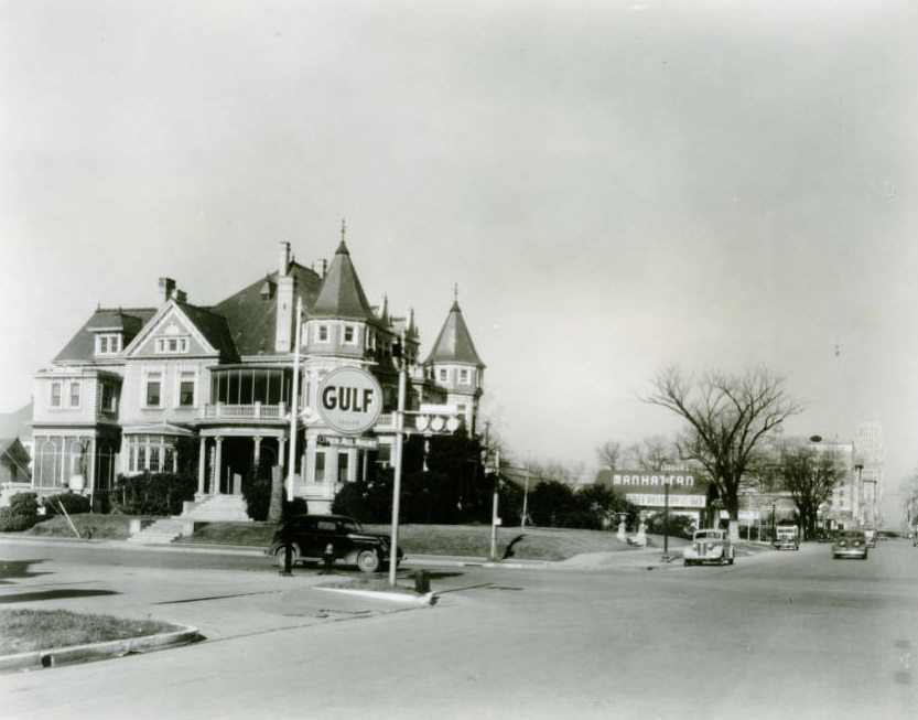 Abe M. Levy house with nearby commercial buildings in Houston, 1920s