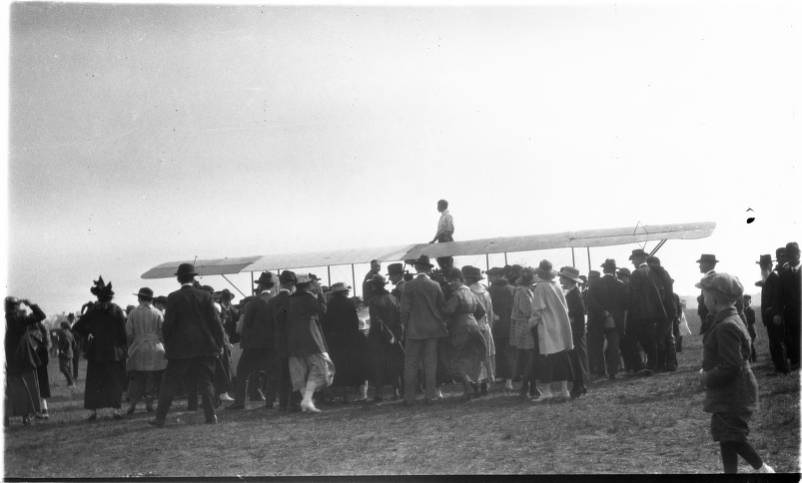 Ellington Field airplane crowd, Houston, circa 1900s.