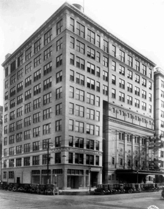 Chamber of Commerce and Palace Theatre, Houston, 1920.