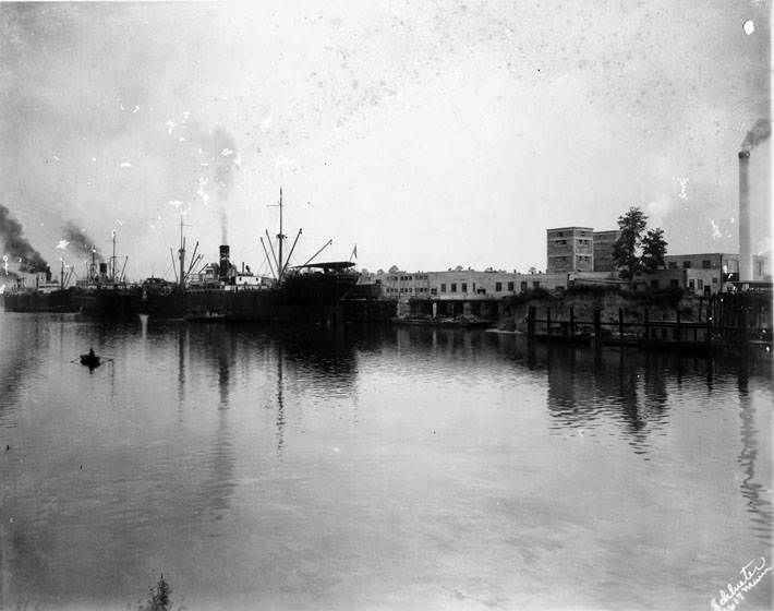 Port of Houston with several docked ships, 1940s