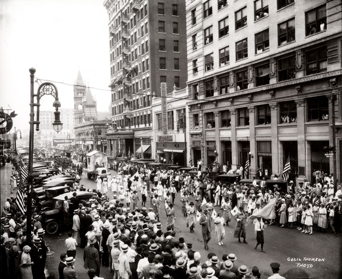 World War I homecoming parade, Main Street, Houston, 1918.