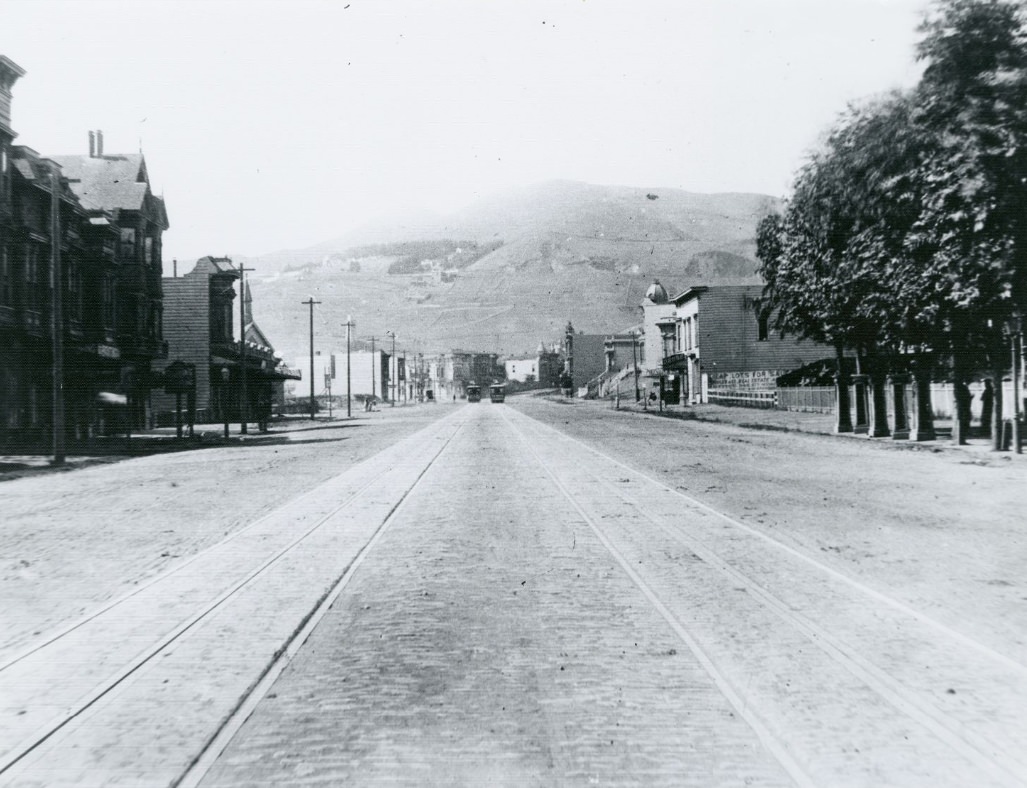 Market at Sanchez Street in the 1910s.