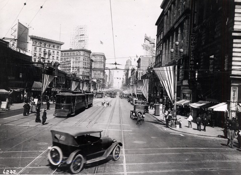 Armistice Day celebrations at Market and 6th Street, 1918.