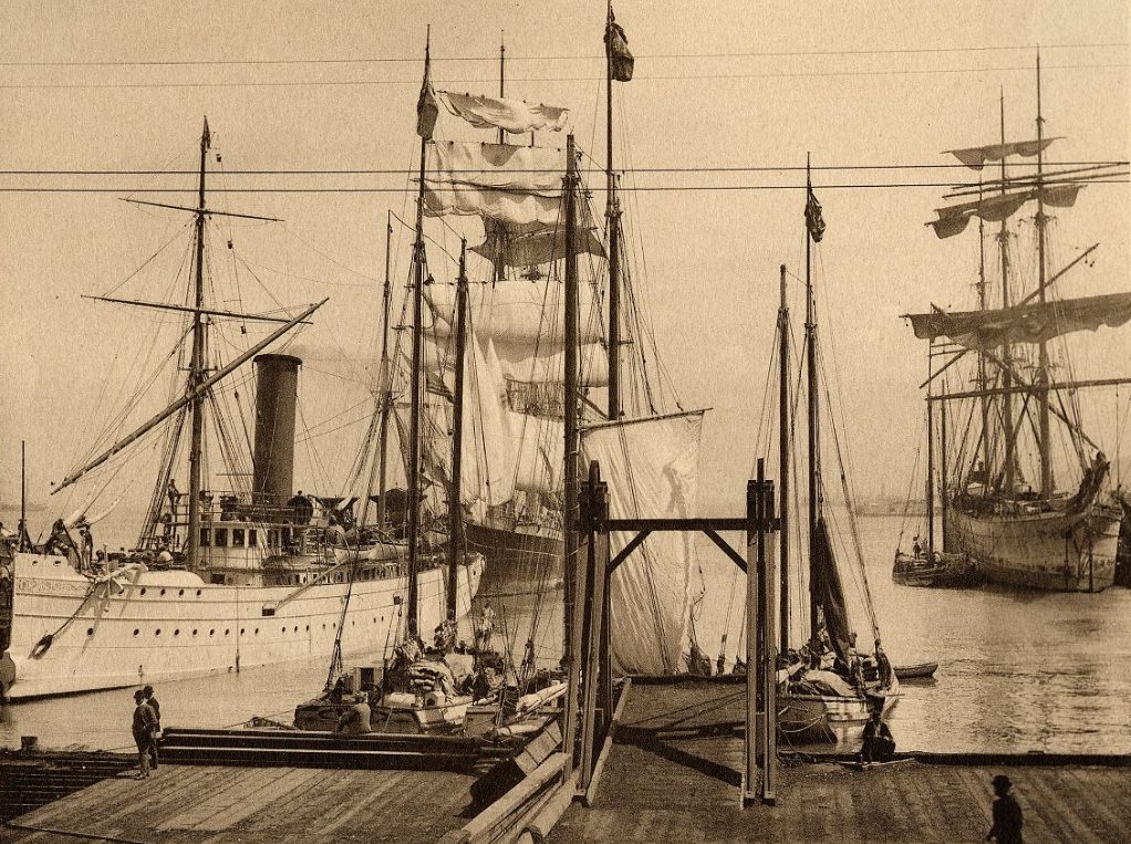 Boats docked at San Francisco Waterfront, circa 1904