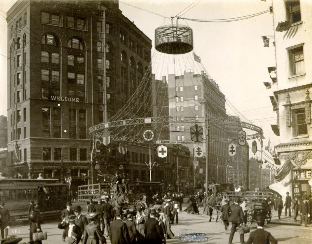 Knights Templar decorations at Market, Kearny, Geary, and Third streets, September 1904