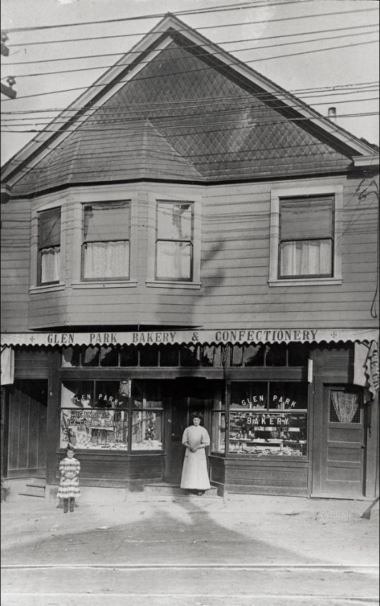Elizabeth and Emilia in front of Glen Park Bakery, 1908