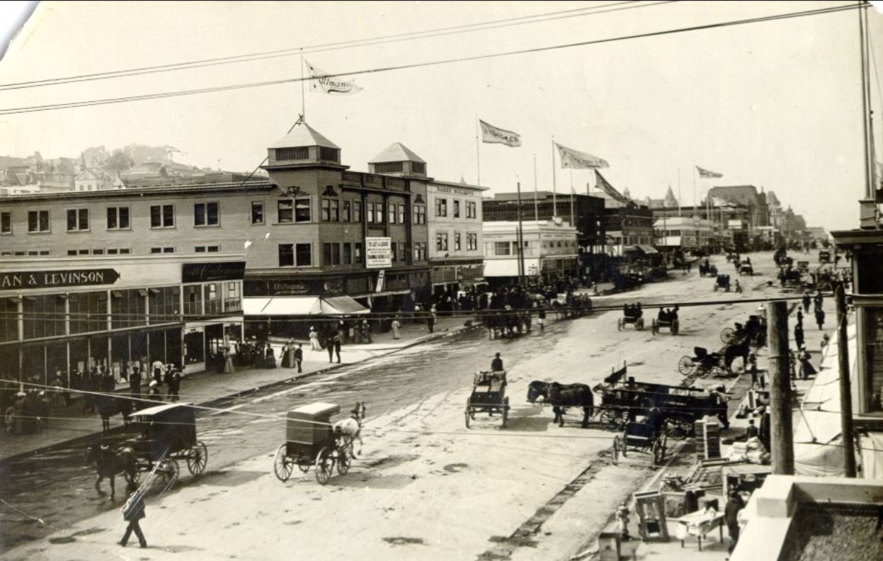 Van Ness Avenue looking north from Sutter Street, early 1900s