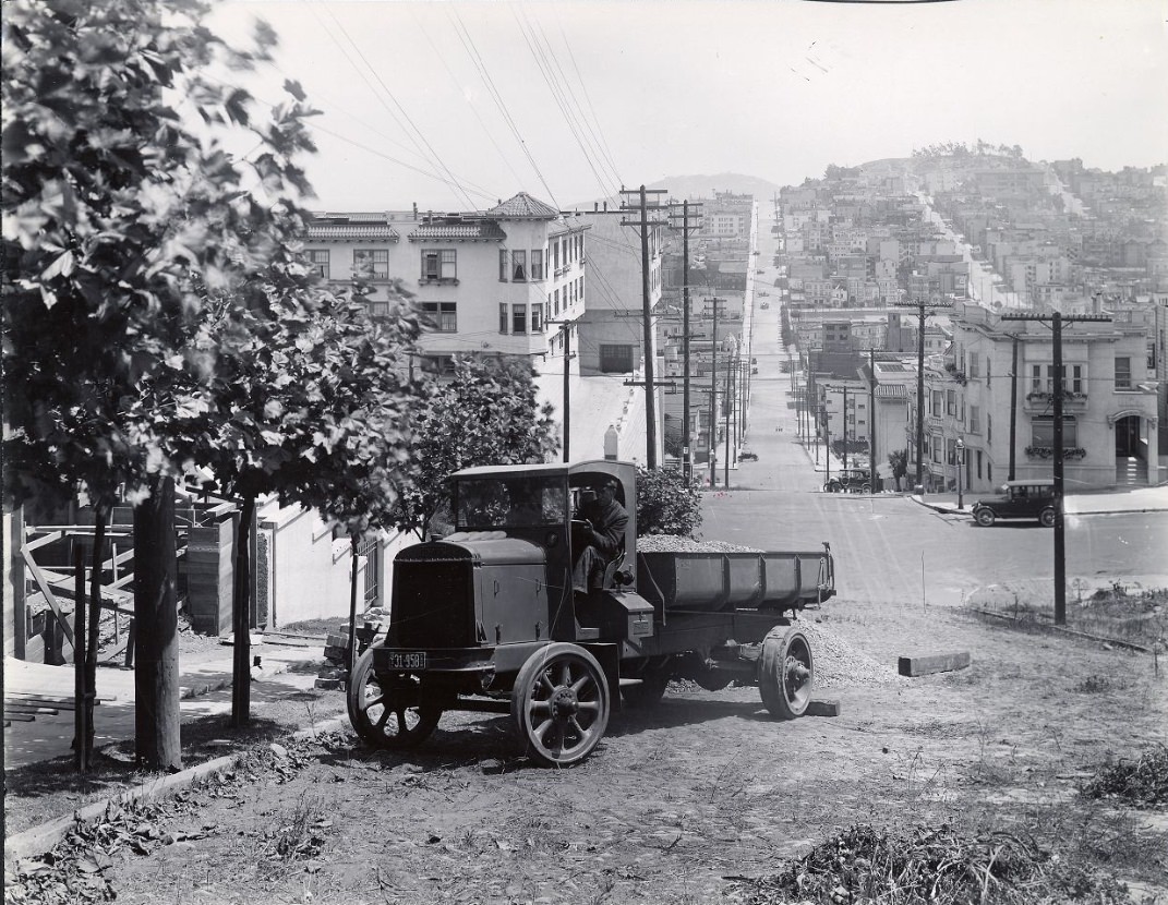 Looking down Lombard Street in the 1920s